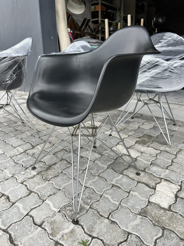 Set of 4 authentic Vitra Eames DAW armchairs