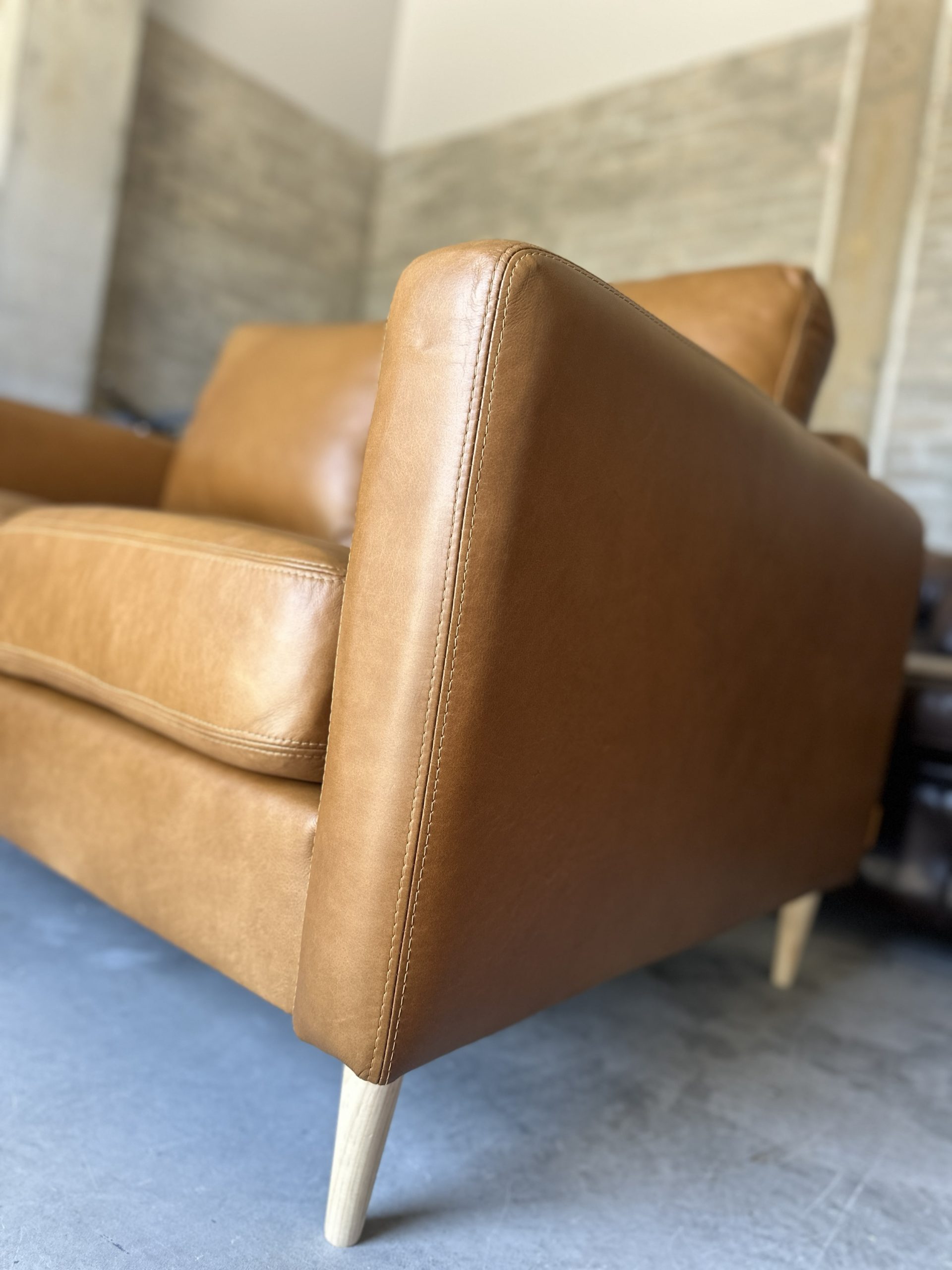 Apollo furniture original 3 seater tan leather couch - Image 4