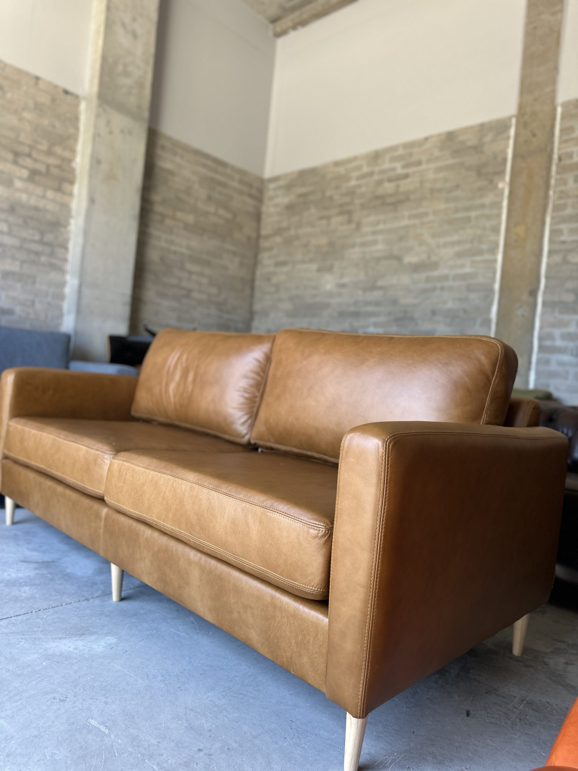 Apollo furniture original 3 seater tan leather couch - Image 7