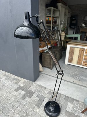 Black arch lamp