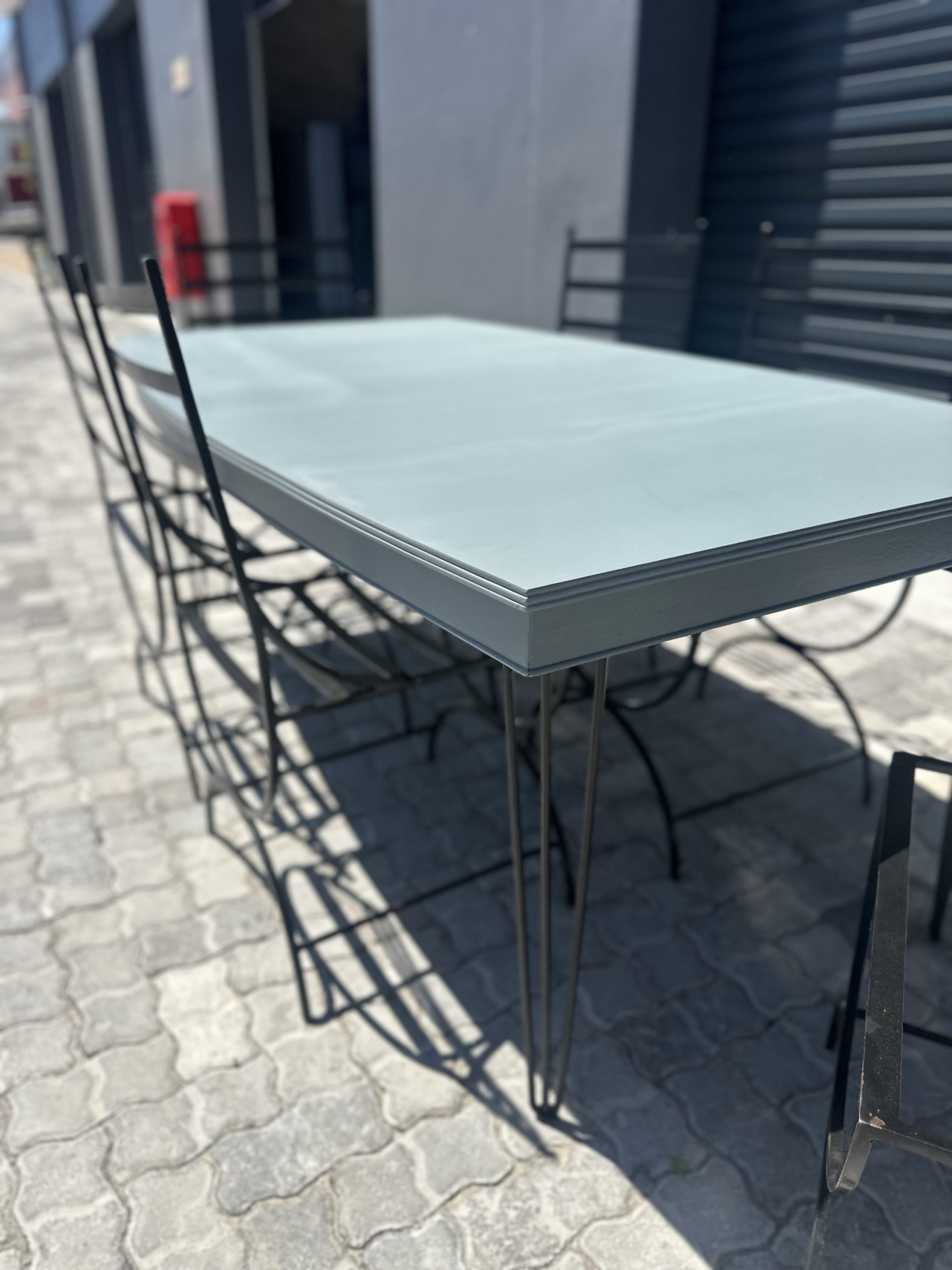 Gorgeous outdoor table and 6 cast iron chairs - Image 11