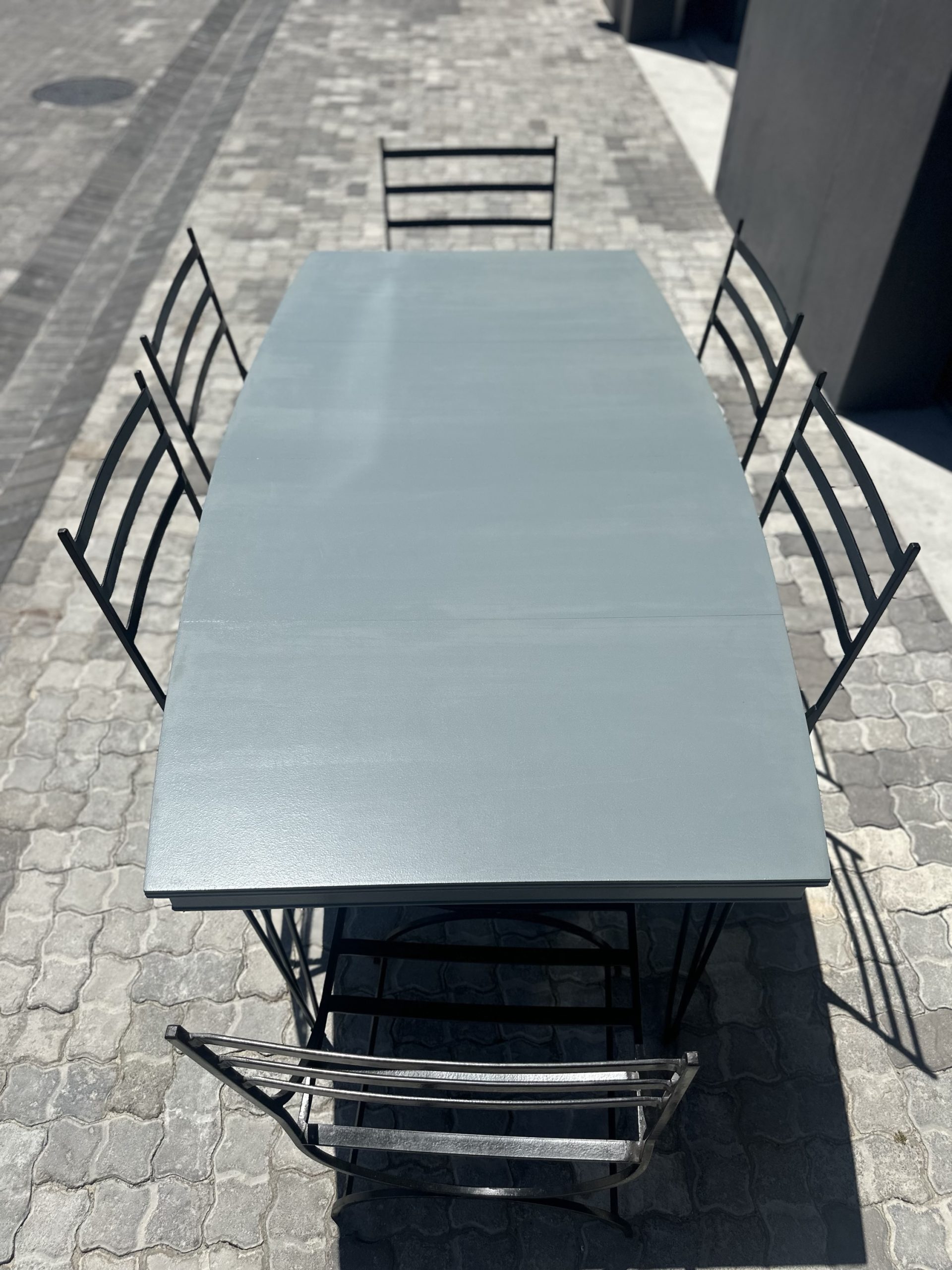 Gorgeous outdoor table and 6 cast iron chairs