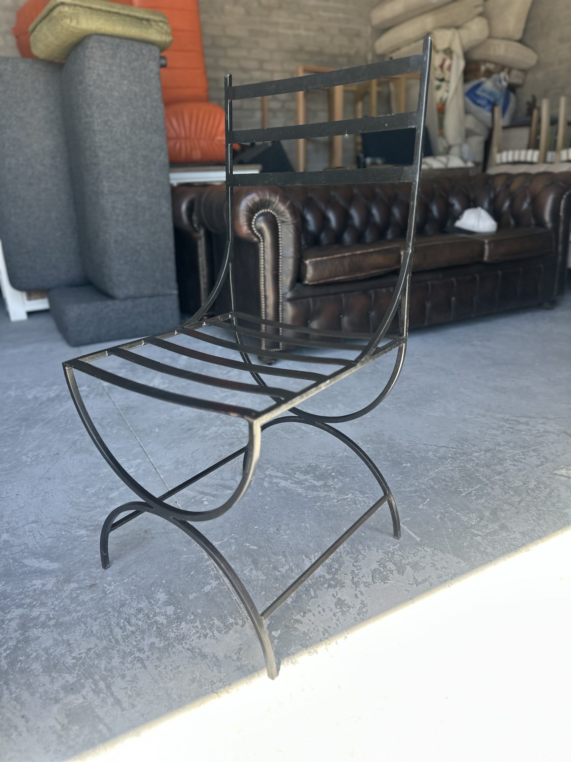 Gorgeous outdoor table and 6 cast iron chairs - Image 7