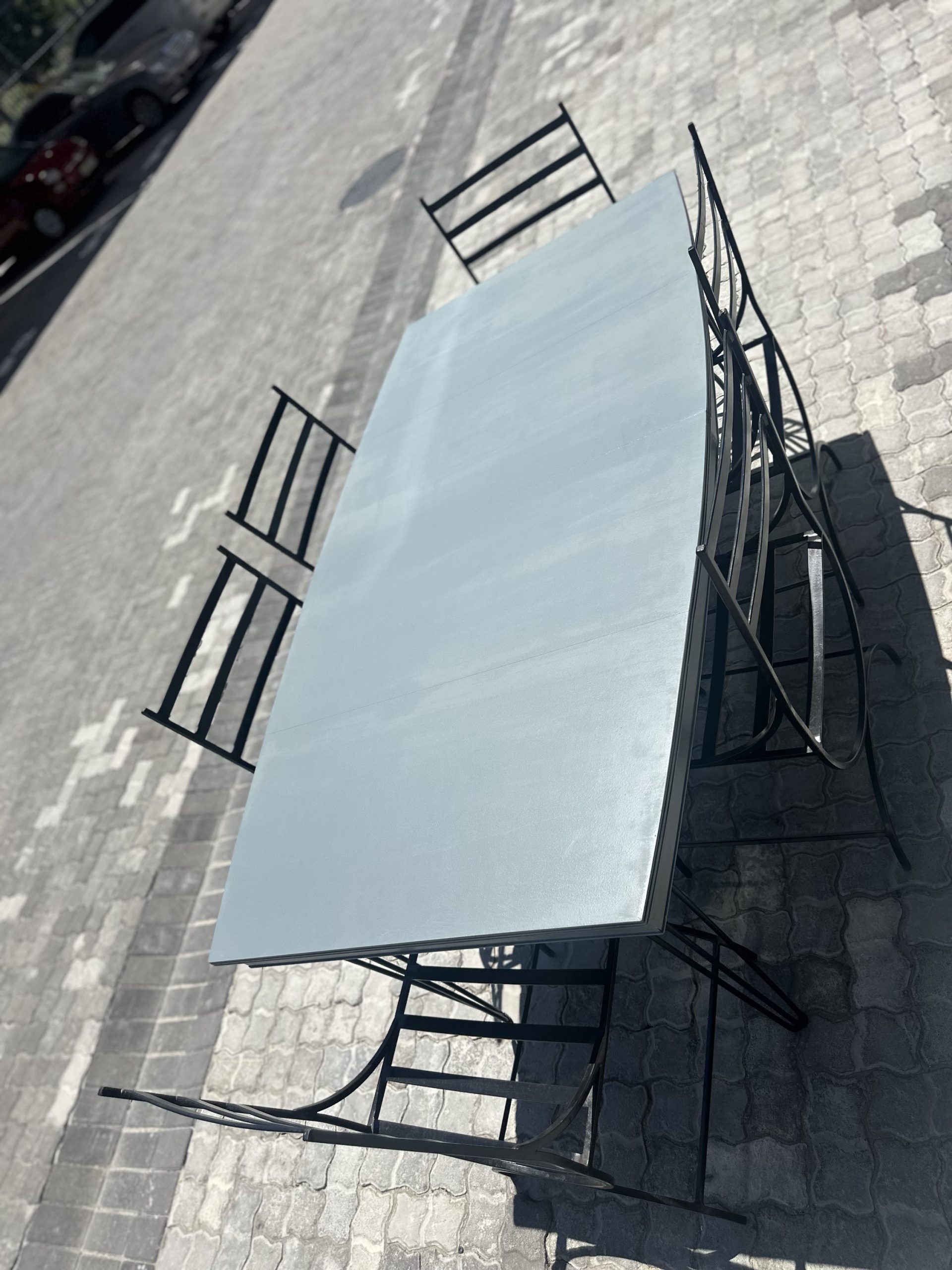 Gorgeous outdoor table and 6 cast iron chairs - Image 6