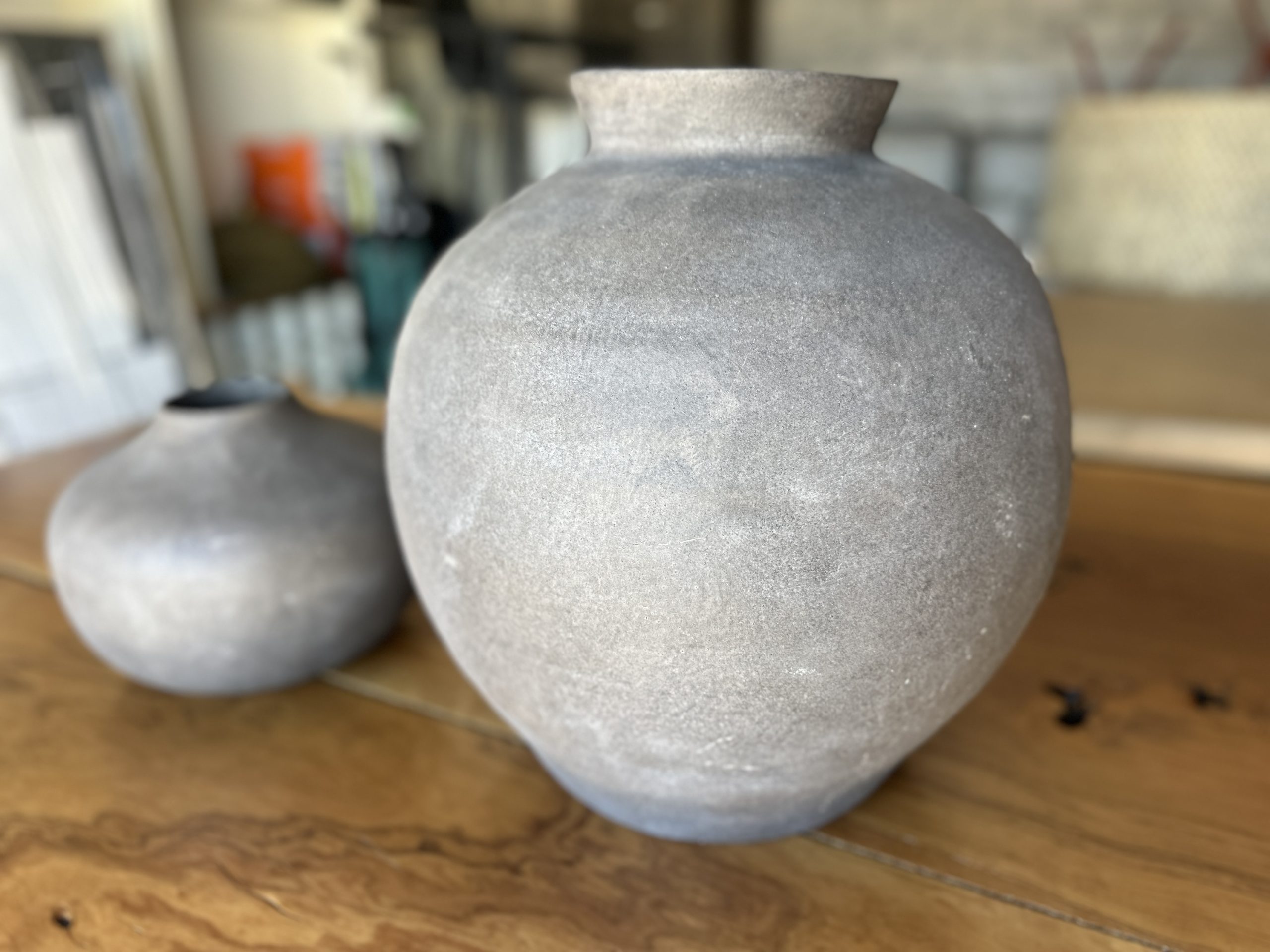 Organic grey ceramic stoneware vases - Image 2