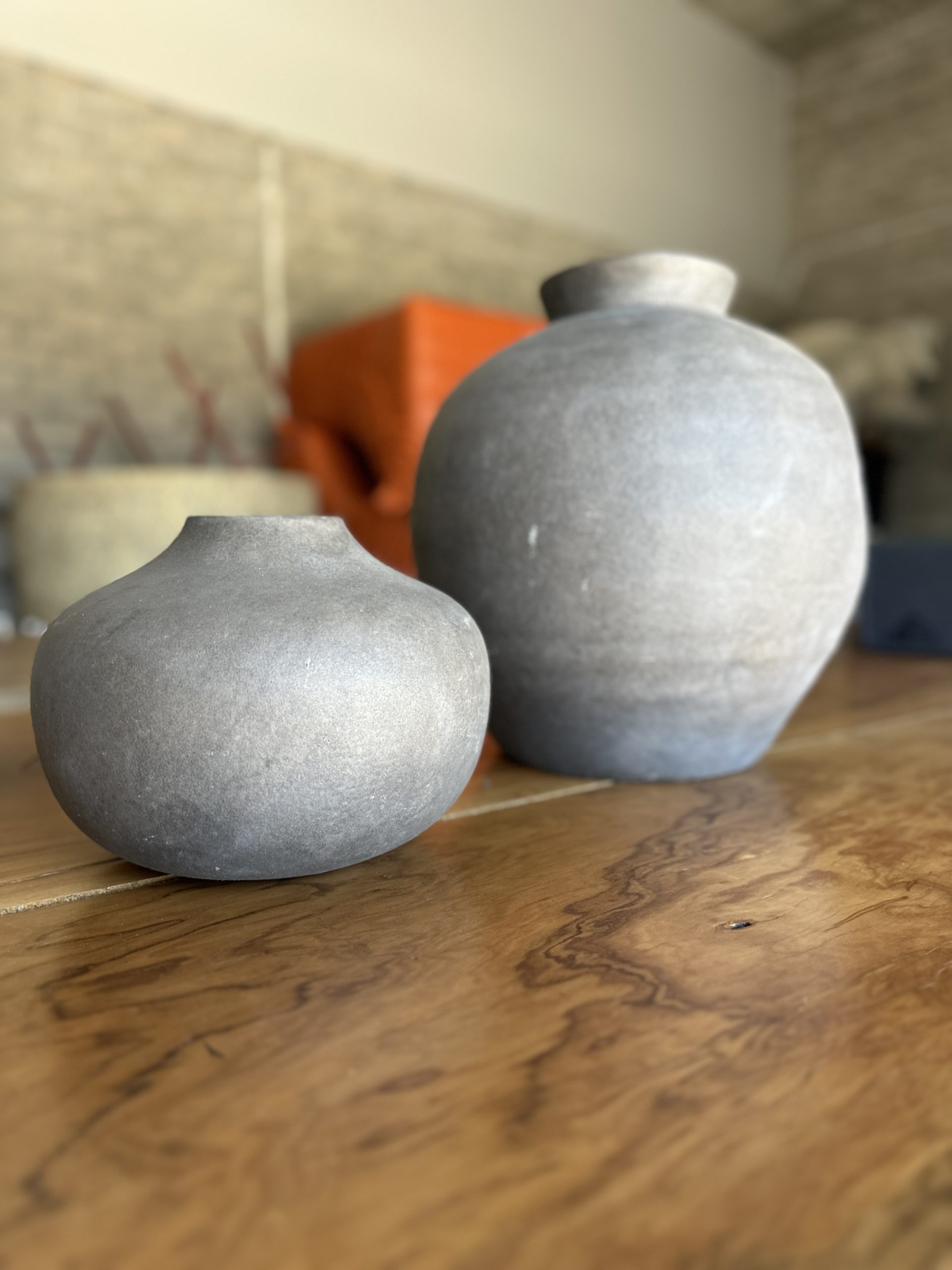 Organic grey ceramic stoneware vases - Image 4