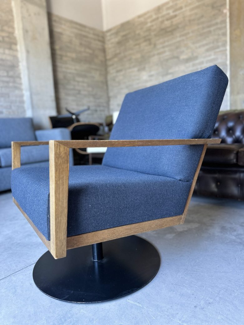 Okha Design STM swivel chair