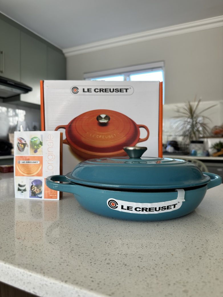 Brand new Le Creuset 26cm Signature Marmite