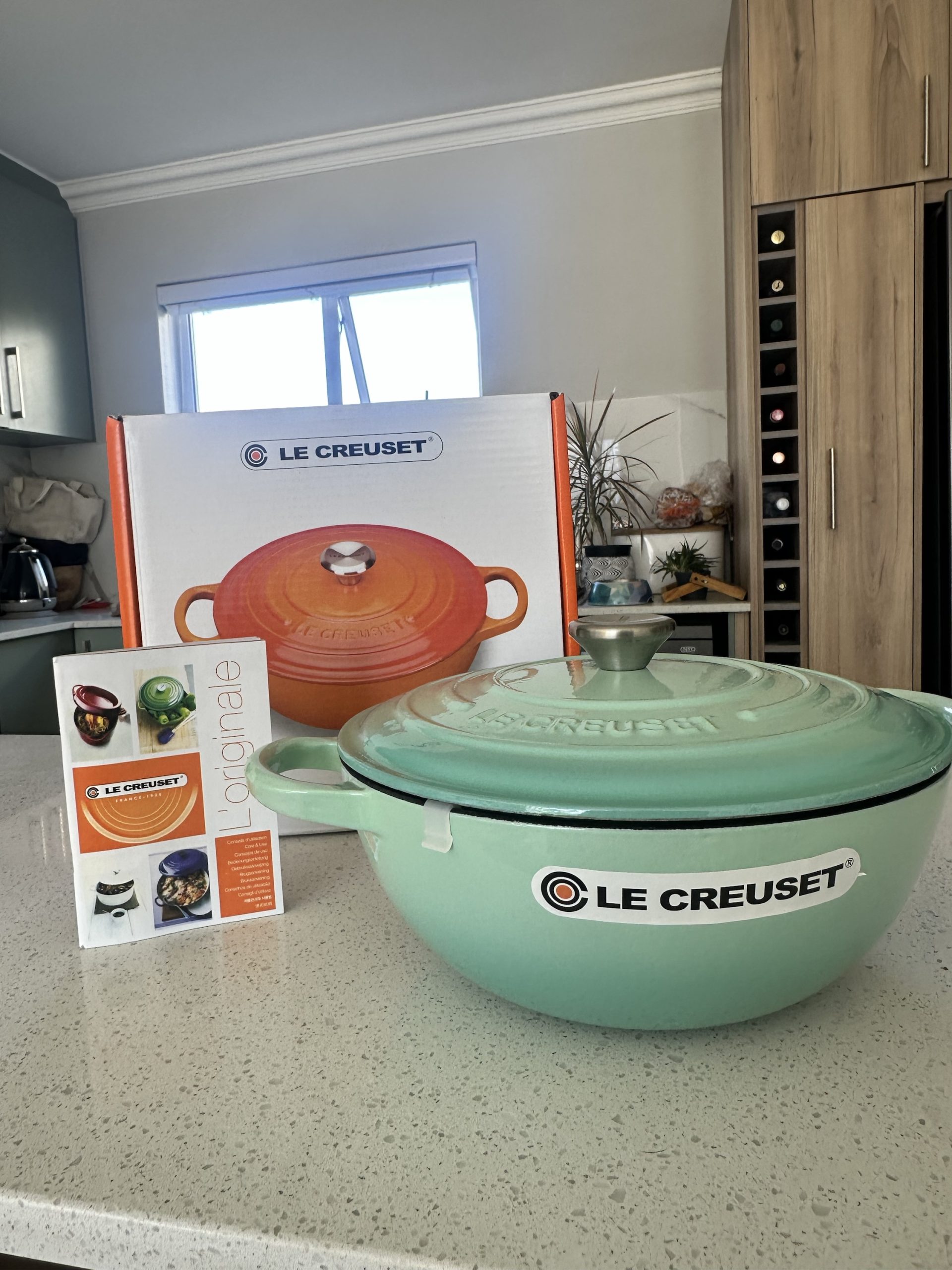Le Creuset 26cm Signature Marmite in cool mint - Image 8
